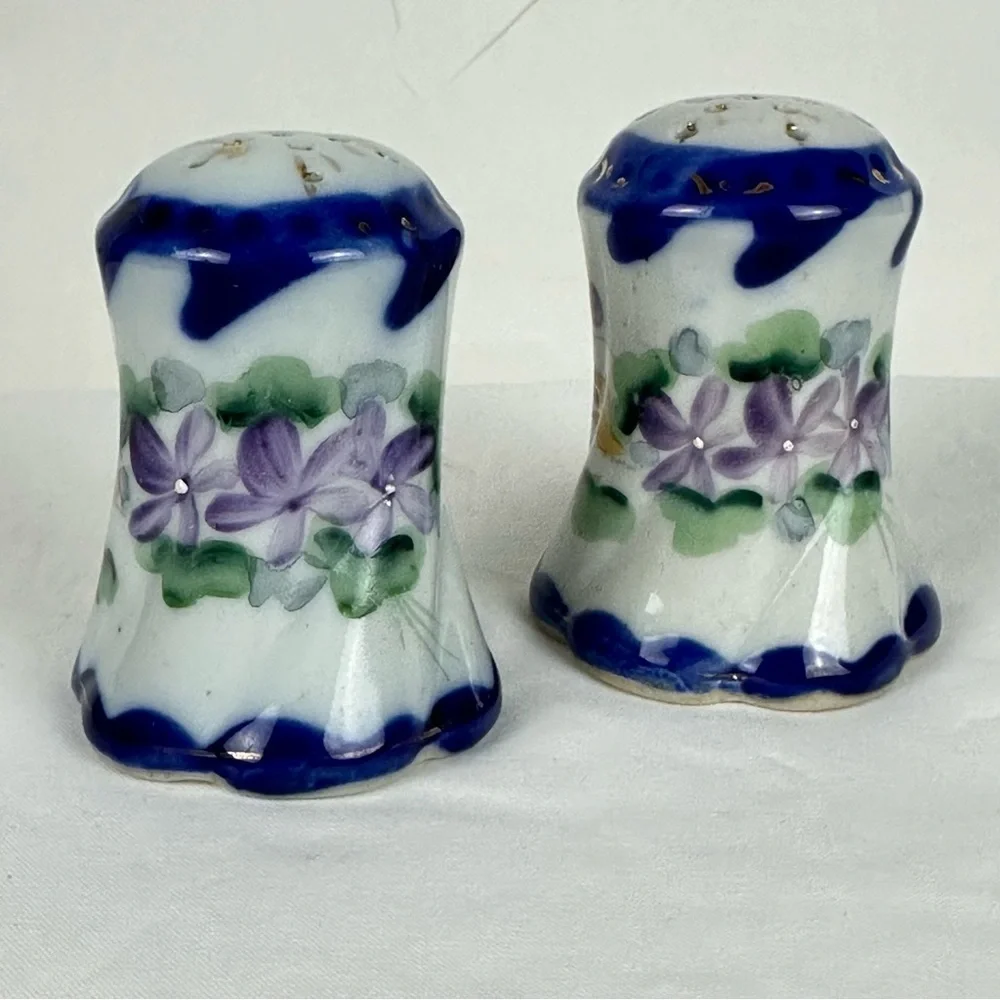 Purple flower vintage salt and pepper shakers Vintage